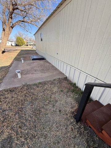 504 Ave E, Levelland, TX 79336