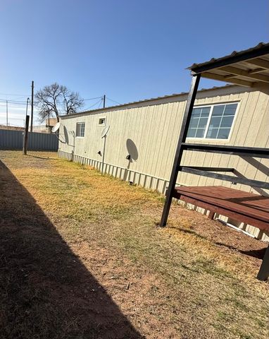 504 Ave E, Levelland, TX 79336