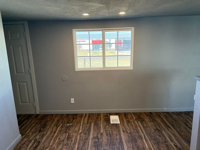 504 Ave E, Levelland, TX 79336