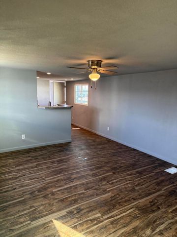 504 Ave E, Levelland, TX 79336