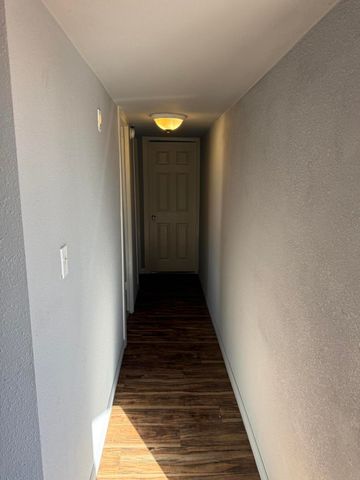 504 Ave E, Levelland, TX 79336