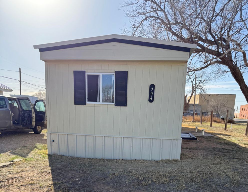 504 Ave E, Levelland, TX 79336