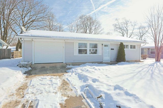 1132 Manchester Drive, South Bend, IN 46615