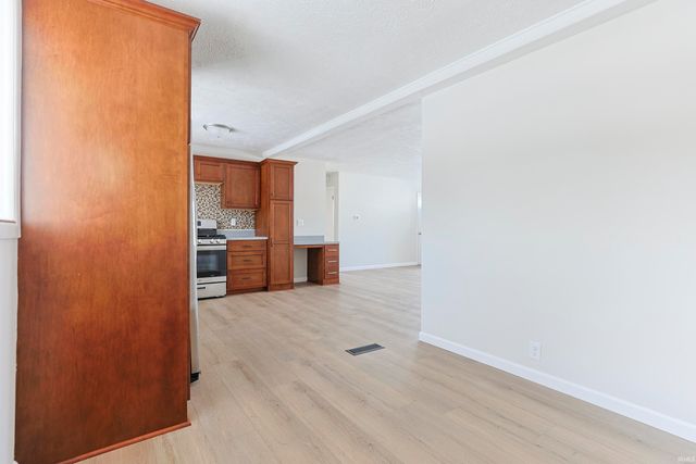 1132 Manchester Drive, South Bend, IN 46615