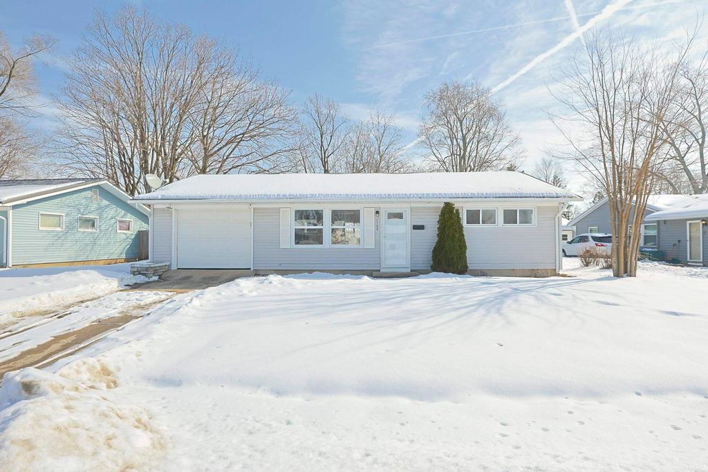 1132 Manchester Drive, South Bend, IN 46615