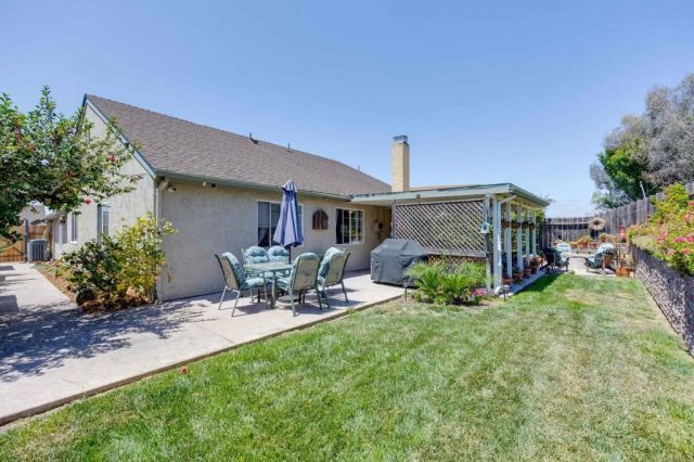 407 Dorsey Way, Vista, CA 92083