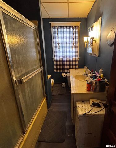 144 SUMNER Street, Galesburg, IL 61401