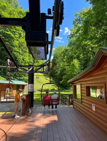 1237 Burton Williams Road, Irvine, KY 40336