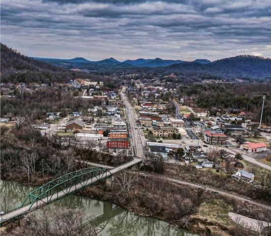 1237 Burton Williams Road, Irvine, KY 40336