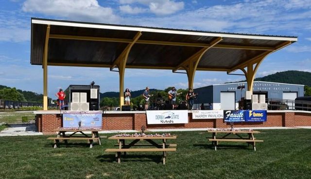 1237 Burton Williams Road, Irvine, KY 40336