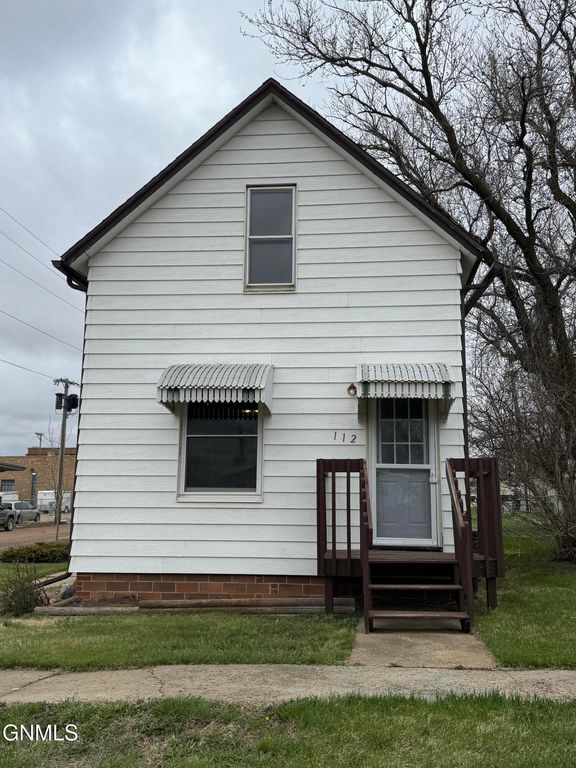 112 C Street N, Richardton, ND 58652