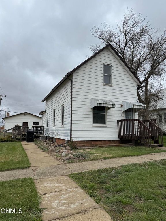 112 C Street N, Richardton, ND 58652 photo 2