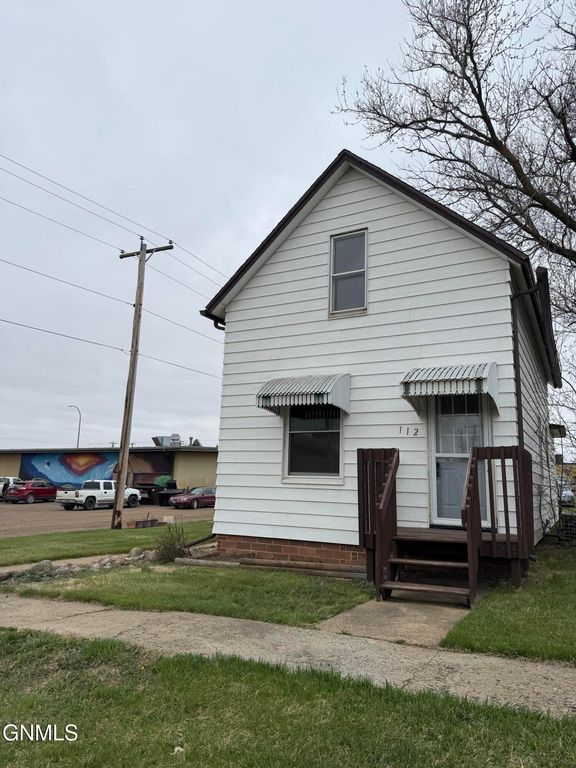 112 C Street N, Richardton, ND 58652 photo 3
