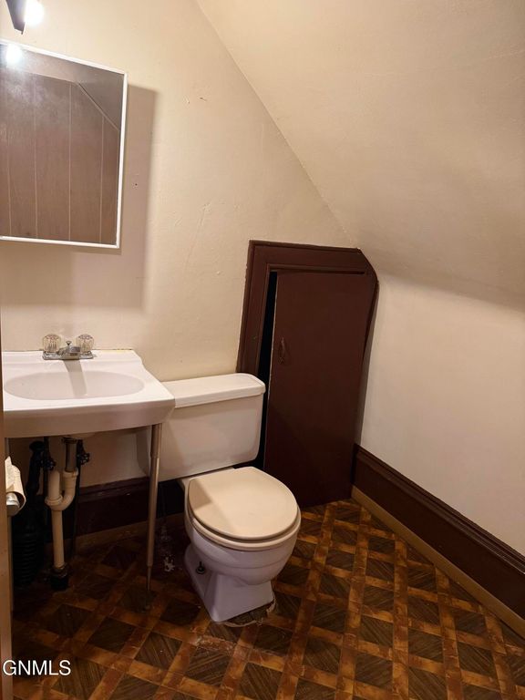 112 C Street N, Richardton, ND 58652 photo 7