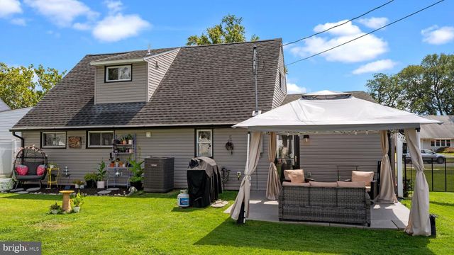 57 ISLAND RD, Levittown, PA 19057