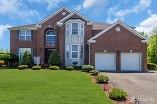 18 Gloria Lane, Monroe, NJ 08831