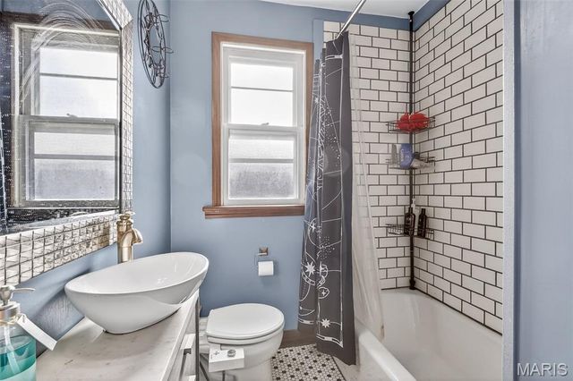 5015 Gerritt Avenue, St Louis, MO 63116