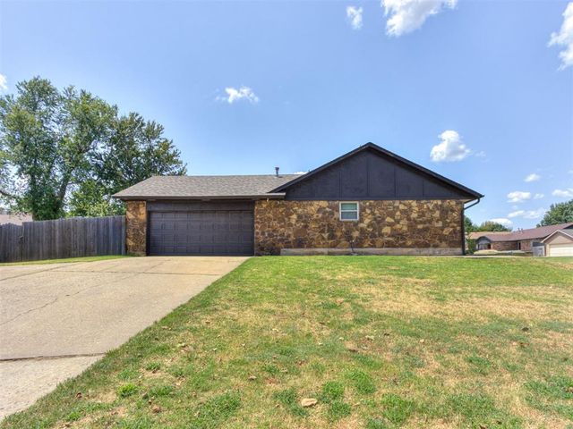 9724 Kent Drive, Midwest City, OK 73130