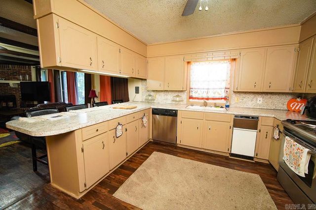 2810 W Gray Fox Ln, Jacksonville, AR 72076