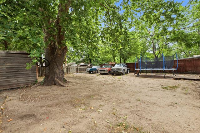 1208 E Luther St, Wichita, KS 67216