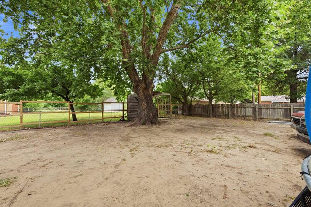 1208 E Luther St, Wichita, KS 67216