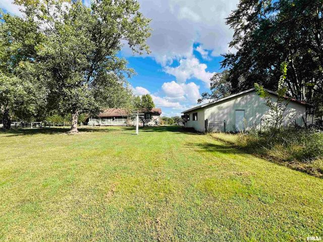 295 Country Acres Road, Eldorado, IL 62930