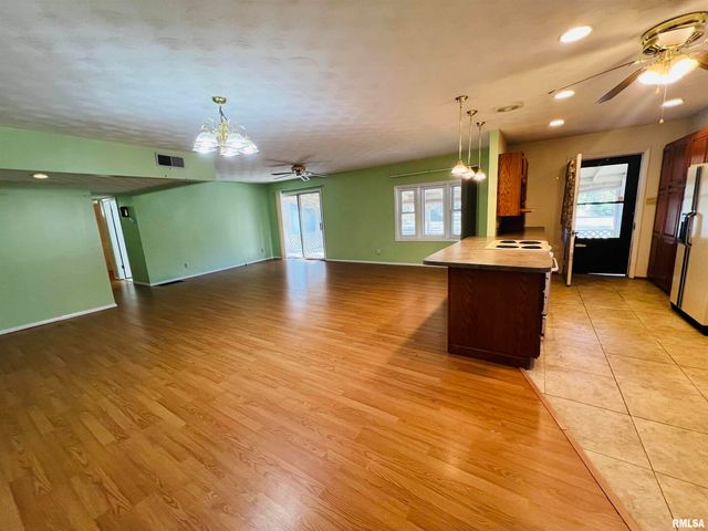 295 Country Acres Road, Eldorado, IL 62930