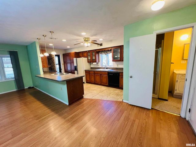 295 Country Acres Road, Eldorado, IL 62930