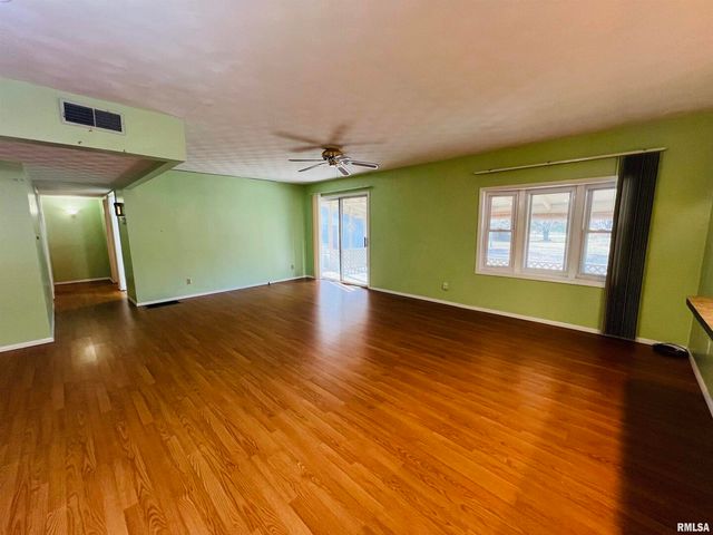 295 Country Acres Road, Eldorado, IL 62930