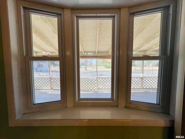 295 Country Acres Road, Eldorado, IL 62930