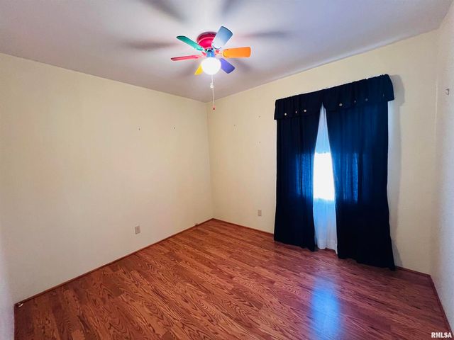 295 Country Acres Road, Eldorado, IL 62930