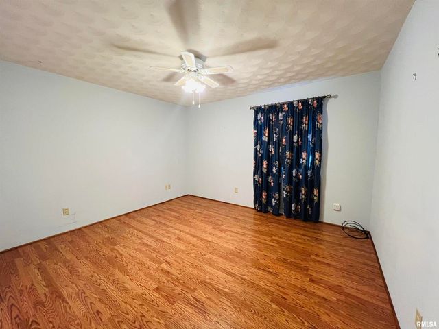 295 Country Acres Road, Eldorado, IL 62930