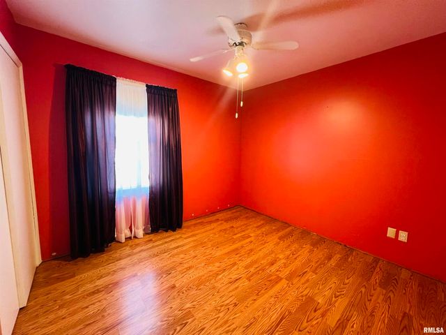 295 Country Acres Road, Eldorado, IL 62930