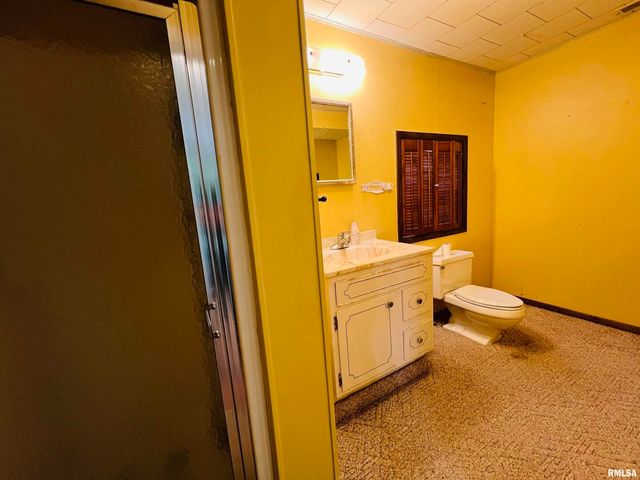 295 Country Acres Road, Eldorado, IL 62930