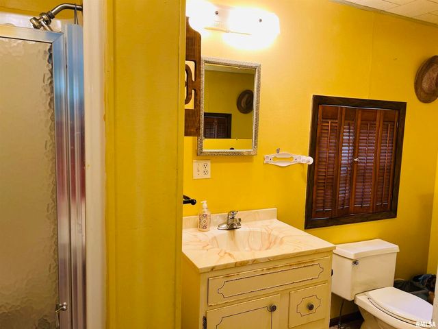 295 Country Acres Road, Eldorado, IL 62930