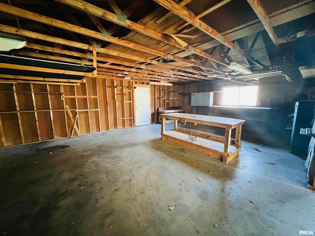 295 Country Acres Road, Eldorado, IL 62930