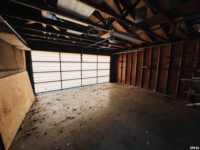 295 Country Acres Road, Eldorado, IL 62930