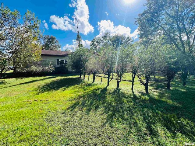 295 Country Acres Road, Eldorado, IL 62930