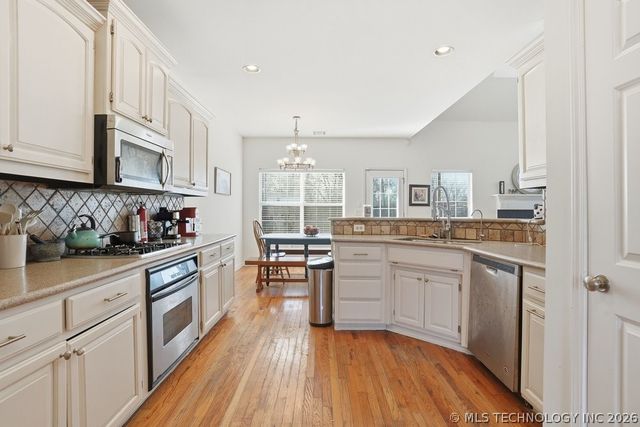 8702 E 110th Court, Bixby, OK 74133