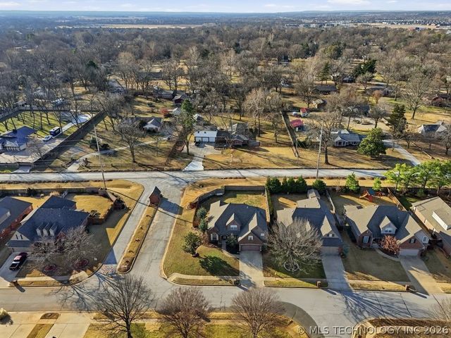 8702 E 110th Court, Bixby, OK 74133