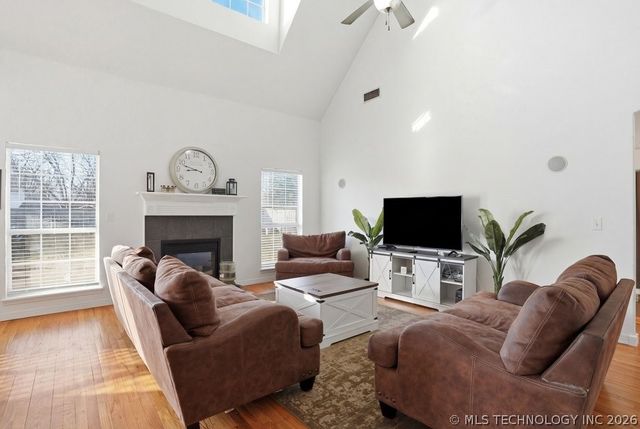 8702 E 110th Court, Bixby, OK 74133