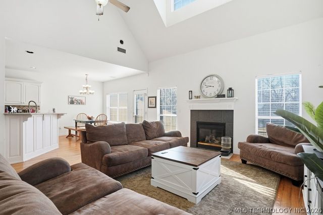 8702 E 110th Court, Bixby, OK 74133