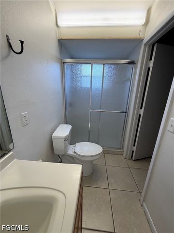 521 NE 24th PL 2, Cape Coral, FL 33909