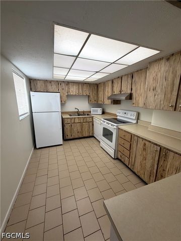 521 NE 24th PL 2, Cape Coral, FL 33909