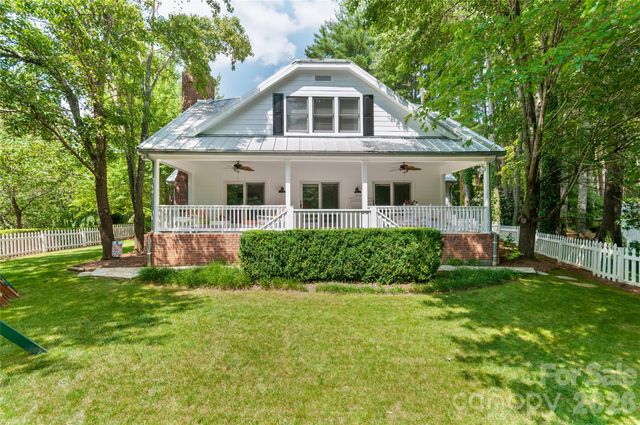 304 Brunswick Drive, Waynesville, NC 28786