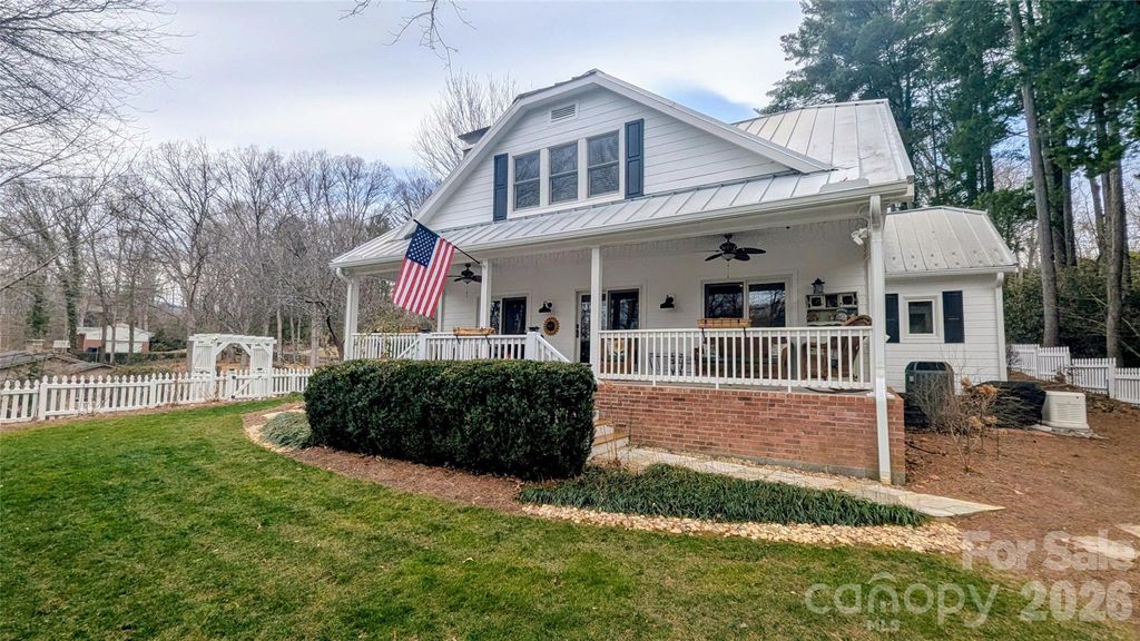 304 Brunswick Drive, Waynesville, NC 28786