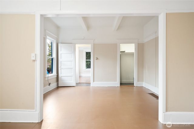 1425 Palm Avenue SW, Seattle, WA 98116