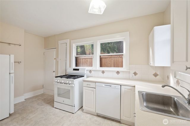 1425 Palm Avenue SW, Seattle, WA 98116