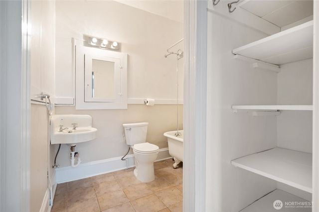 1425 Palm Avenue SW, Seattle, WA 98116