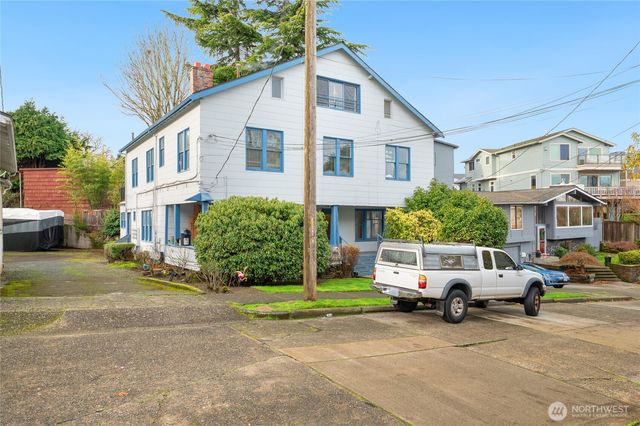 1425 Palm Avenue SW, Seattle, WA 98116